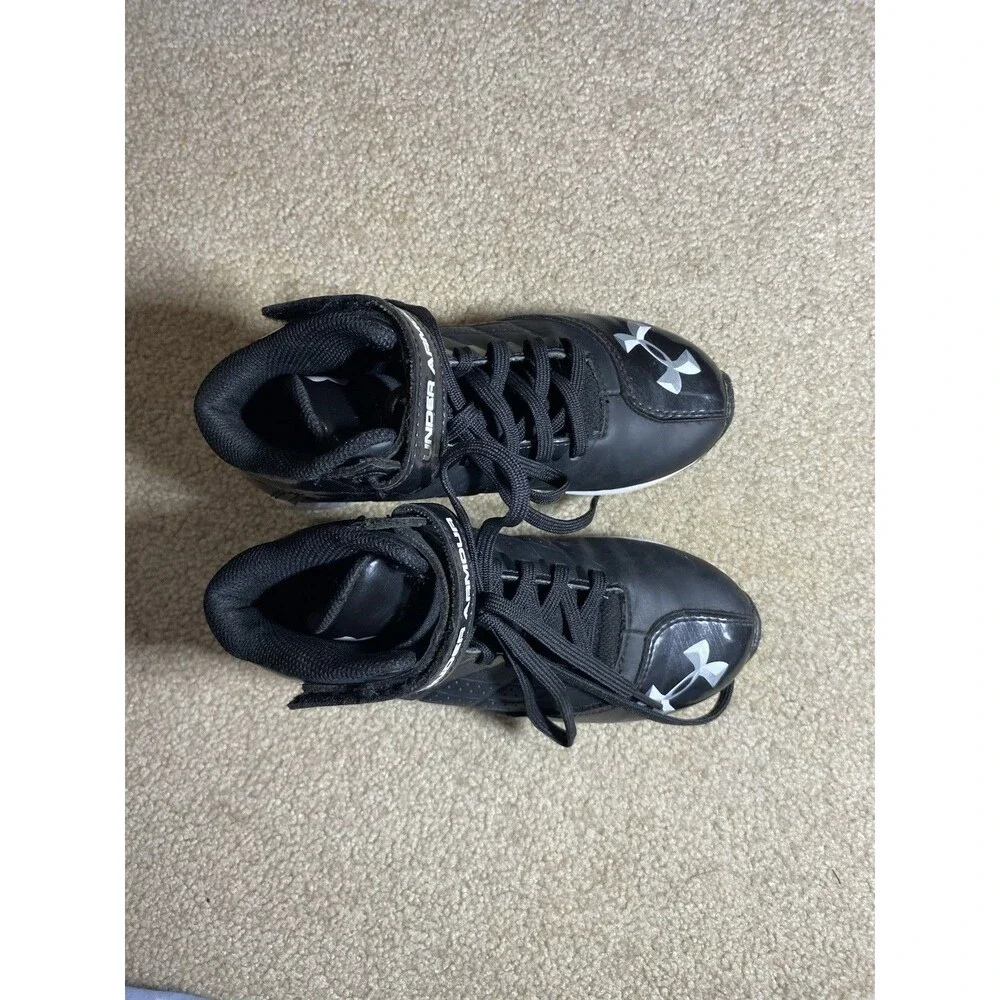 Under Armour Crusher Mid Youth Football Cleats Black White 1235878-001 Size 1Y